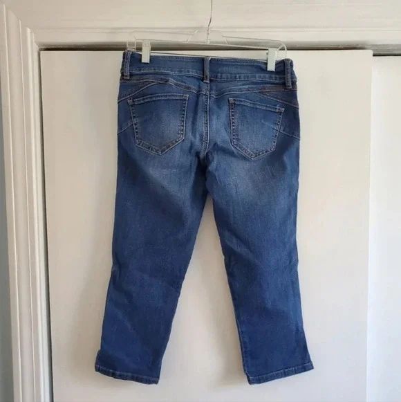 New York & Company SOHO Curve Creator Size 4 Jean Crop Capri Pant - Picture 3 of 7